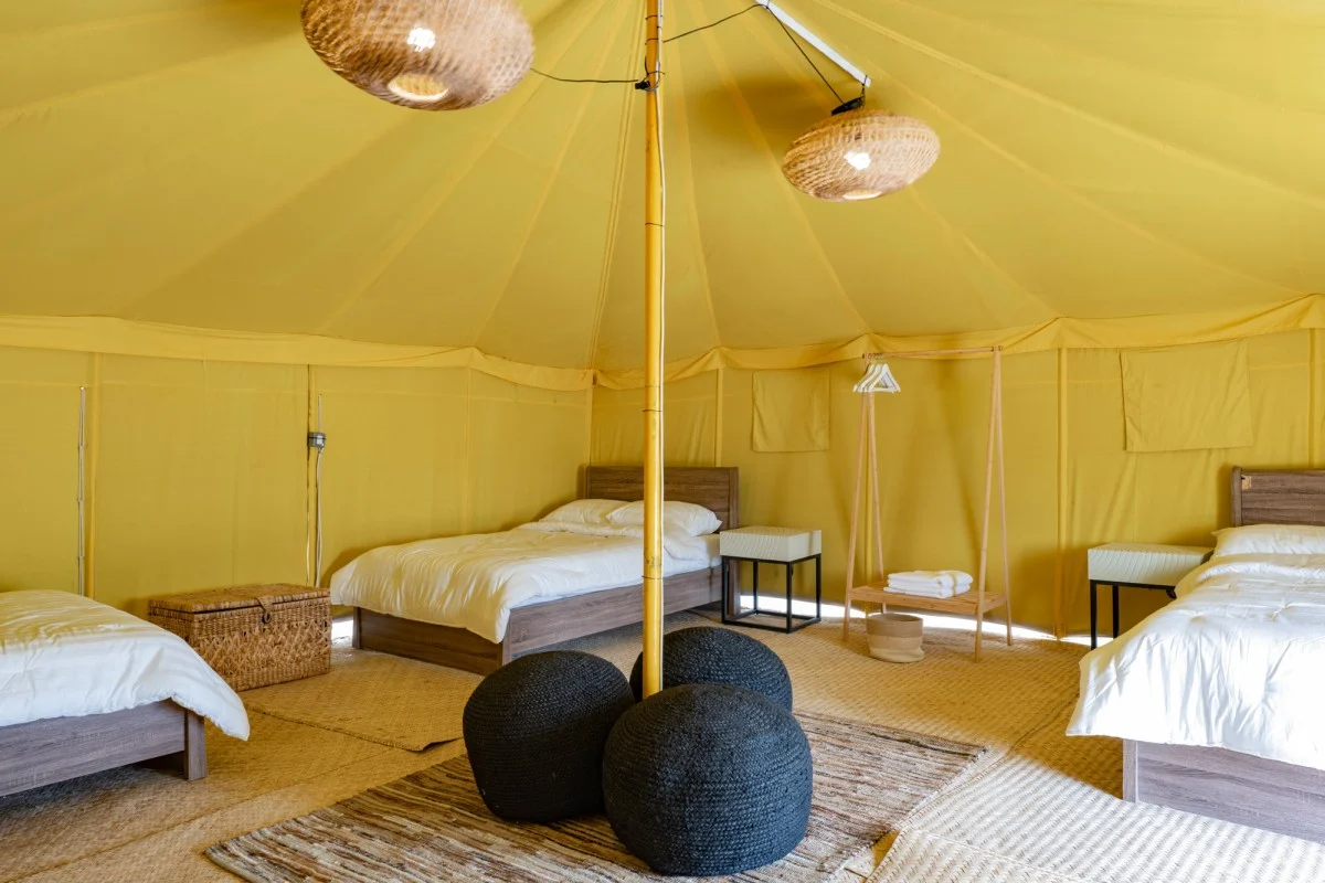Một nghìn chiếc lều Bedouin không có điều hòa nhiệt độ cũng đang được dựng lên để người hâm mộ có thể trải nghiệm cắm trại theo phong cách Qatar.