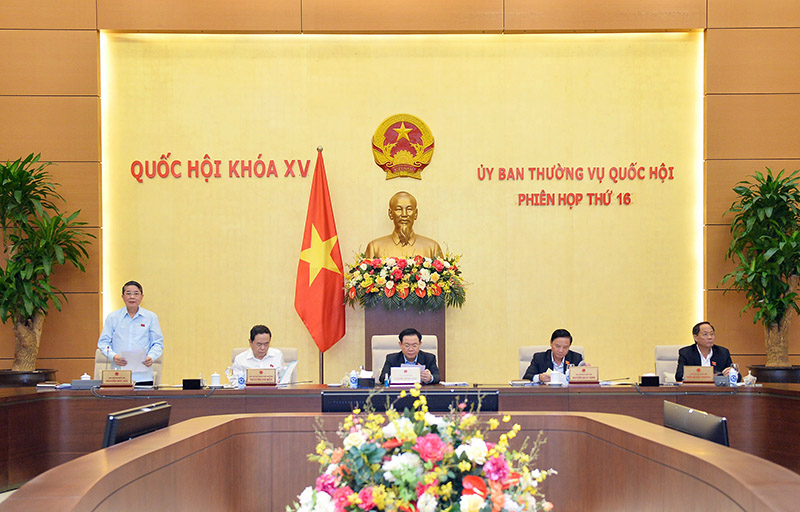 Phó Chủ tịch Quốc hội Nguyễn Đức Hải điều hành phiên họp