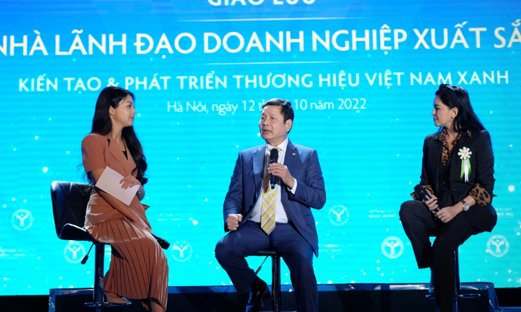 Các diễn giả tham gia giao lưu với chủ đề Khát vọng Kiến tạo và Phát triển Thương hiệu Việt Nam Xanh trong khuôn khổ sự kiện công bố và Vinh danh Thương hiệu mạnh Việt Nam 2022.