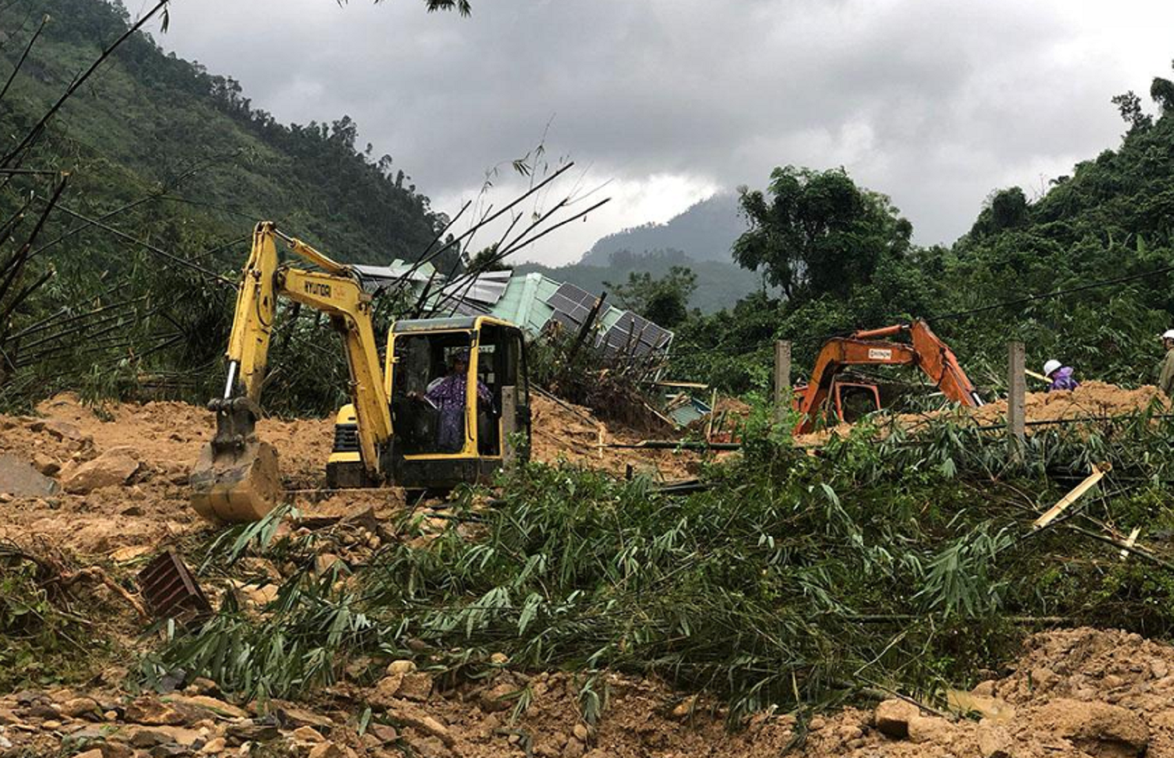Cứu nạn khắc phục sự cố sạt lở tại thủy điện Kà Tinh 1.