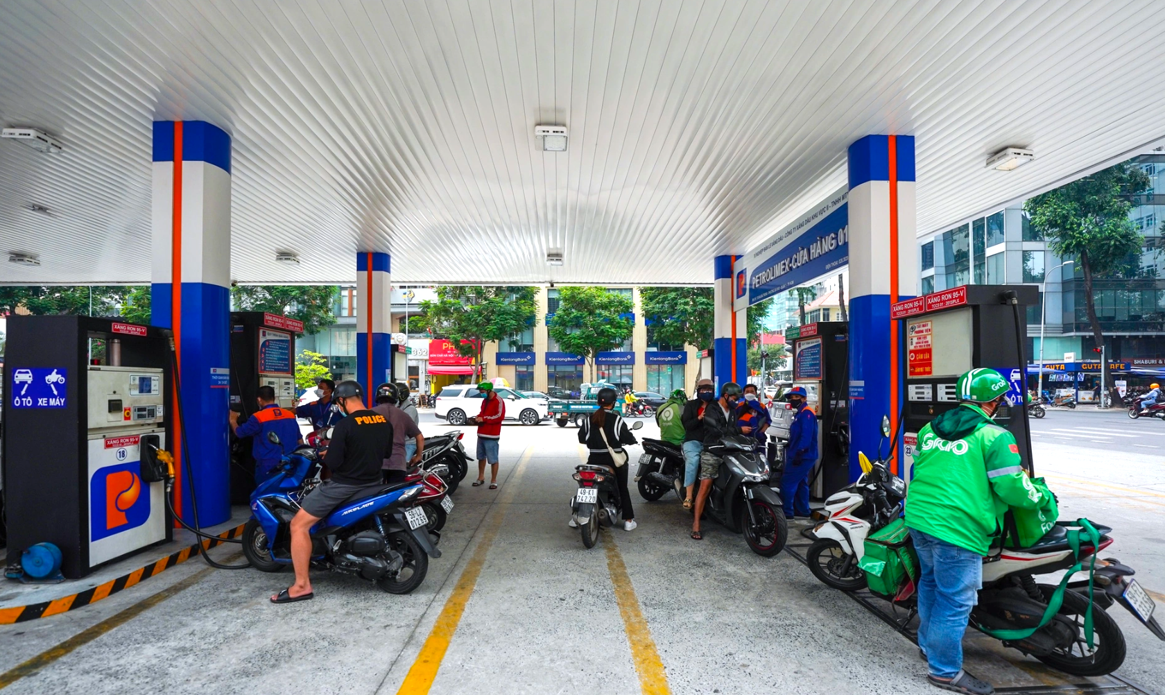 TP.HCM: Petrolimex Saigon sẽ cung ứng đủ xăng dầu cho người dân ...