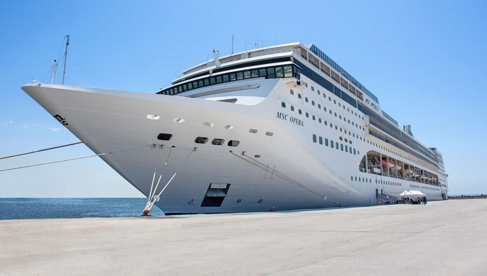 Tàu du lịch MSC Opera đã cập cảng Doha.