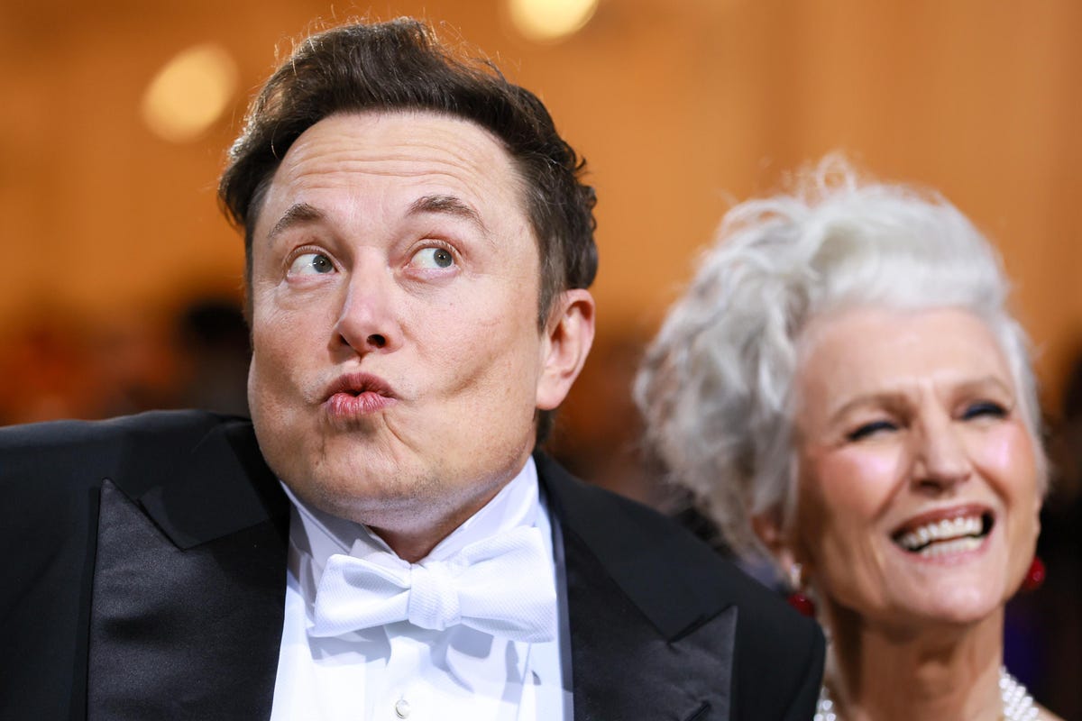 Đây không phải lần đầu tiên CEO của Tesla quảng cáo những sản phẩm kỳ lạ như trò đùa. 