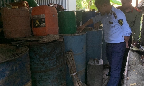 Tạm giữ gần 7.000 lít dầu diesel không rõ nguồn gốc