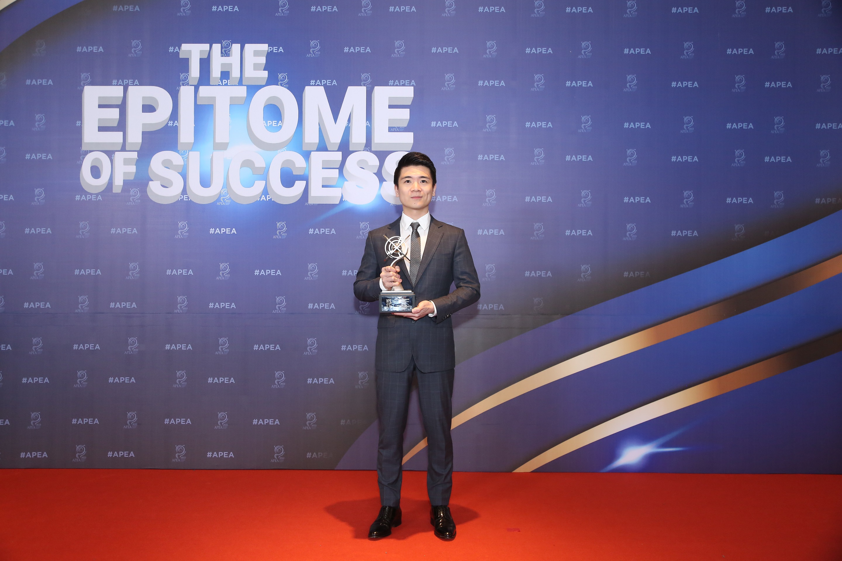 “Giải thưởng “Doanh nhân Châu Á xuất sắc ngành dịch vụ tài chính” là sự công nhận bước đầu cho những cố gắng, nỗ lực không chỉ riêng tôi, mà còn là kết quả, thành tựu đến từ những nỗ lực không ngừng nghỉ của toàn thể các cán bộ nhân viên.” - Ông Đỗ Quang Vinh chia sẻ.