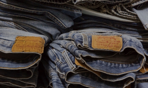 Quần Levi’s cũ: kỷ lục đấu giá và giấc mơ tái chế