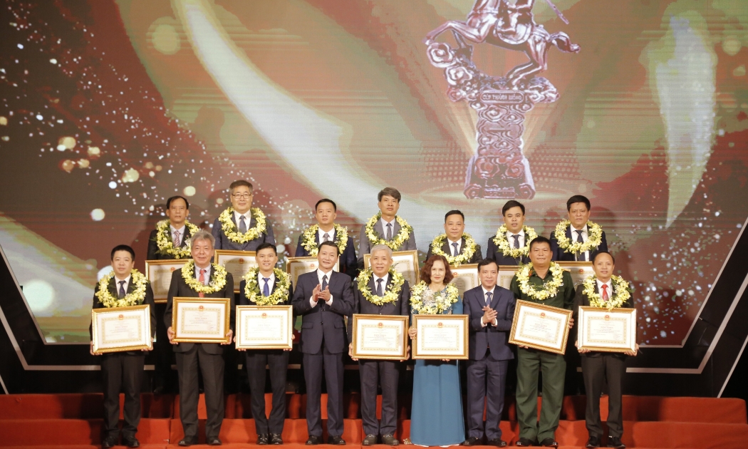 Lễ tôn vinh doanh nhân và sản phẩm hàng hóa tiêu biểu tỉnh Thanh Hóa năm 2022