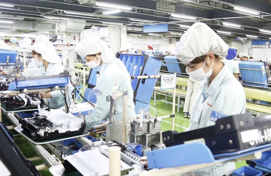 Nhóm hàng máy vi tính, sản phẩm điện tử và linh kiện lần đầu tiên lọt vào "Top chục tỷ USD" với kim ngạch xuất khẩu đạt 11,6 tỷ USD trong 9 tháng năm 2022.