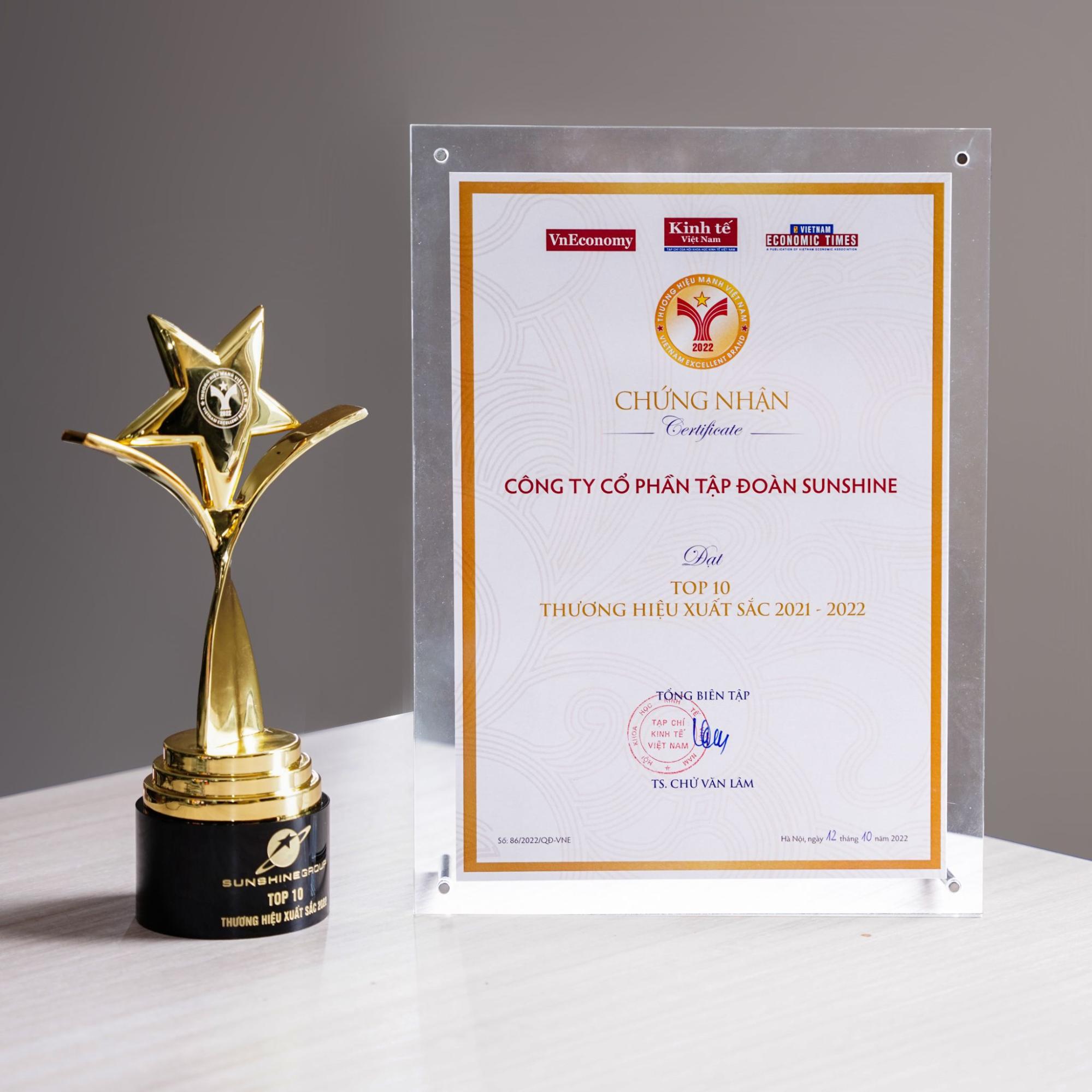 Sunshine Group được vinh danh trong Top 10 Thương hiệu Xuất sắc Việt Nam năm 2022.