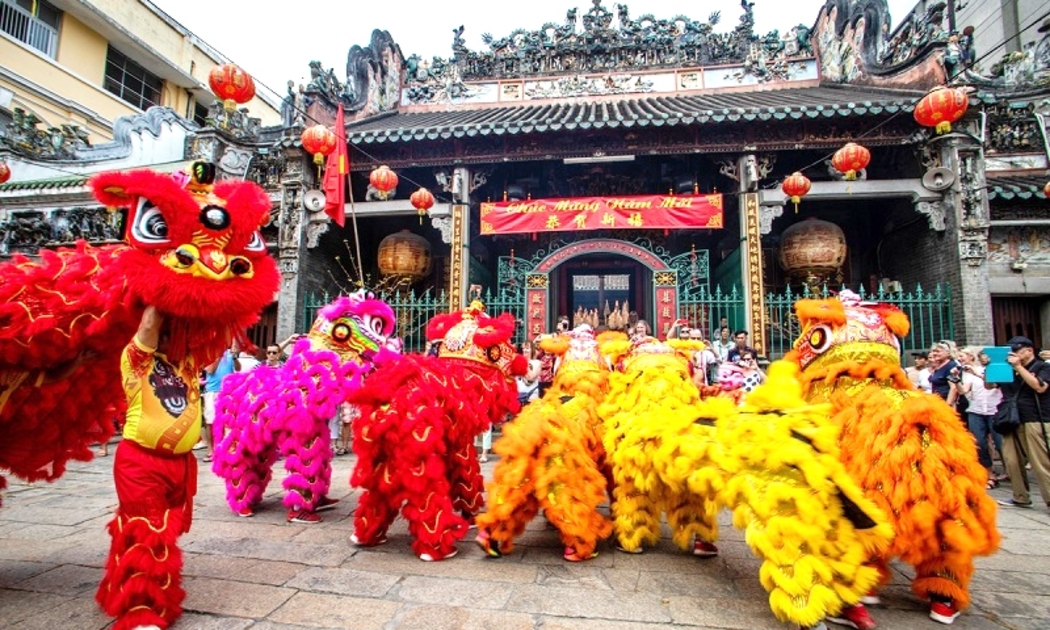 Múa lân, sư, rồng, - nét văn hóa độc đáo của cộng đồng người Hoa ở Sài Gòn - Chợ Lớn vào các dịp tết, thu hút sự khám phá của khách du lịch.