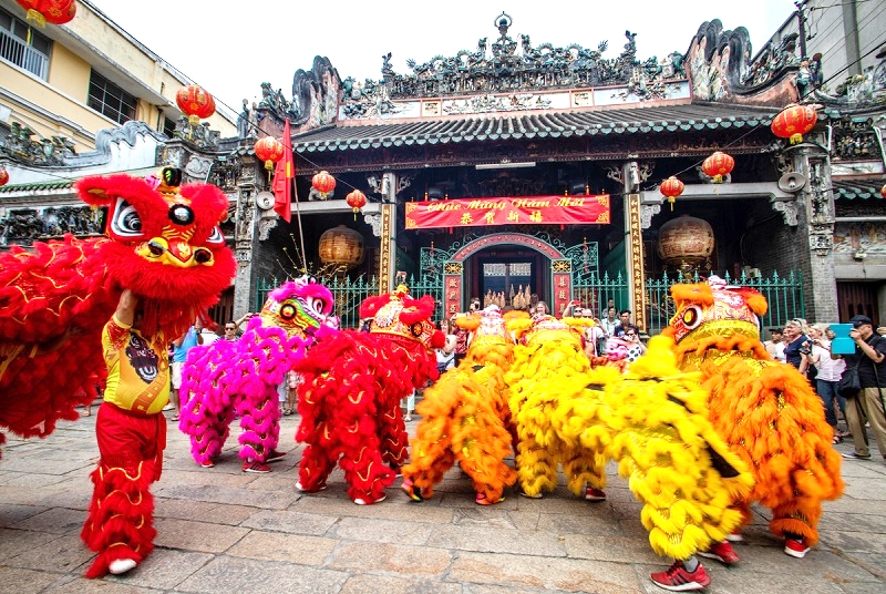 Múa lân, sư, rồng, - nét văn hóa độc đáo của cộng đồng người Hoa ở Sài Gòn - Chợ Lớn vào các dịp tết, thu hút sự khám phá của khách du lịch.