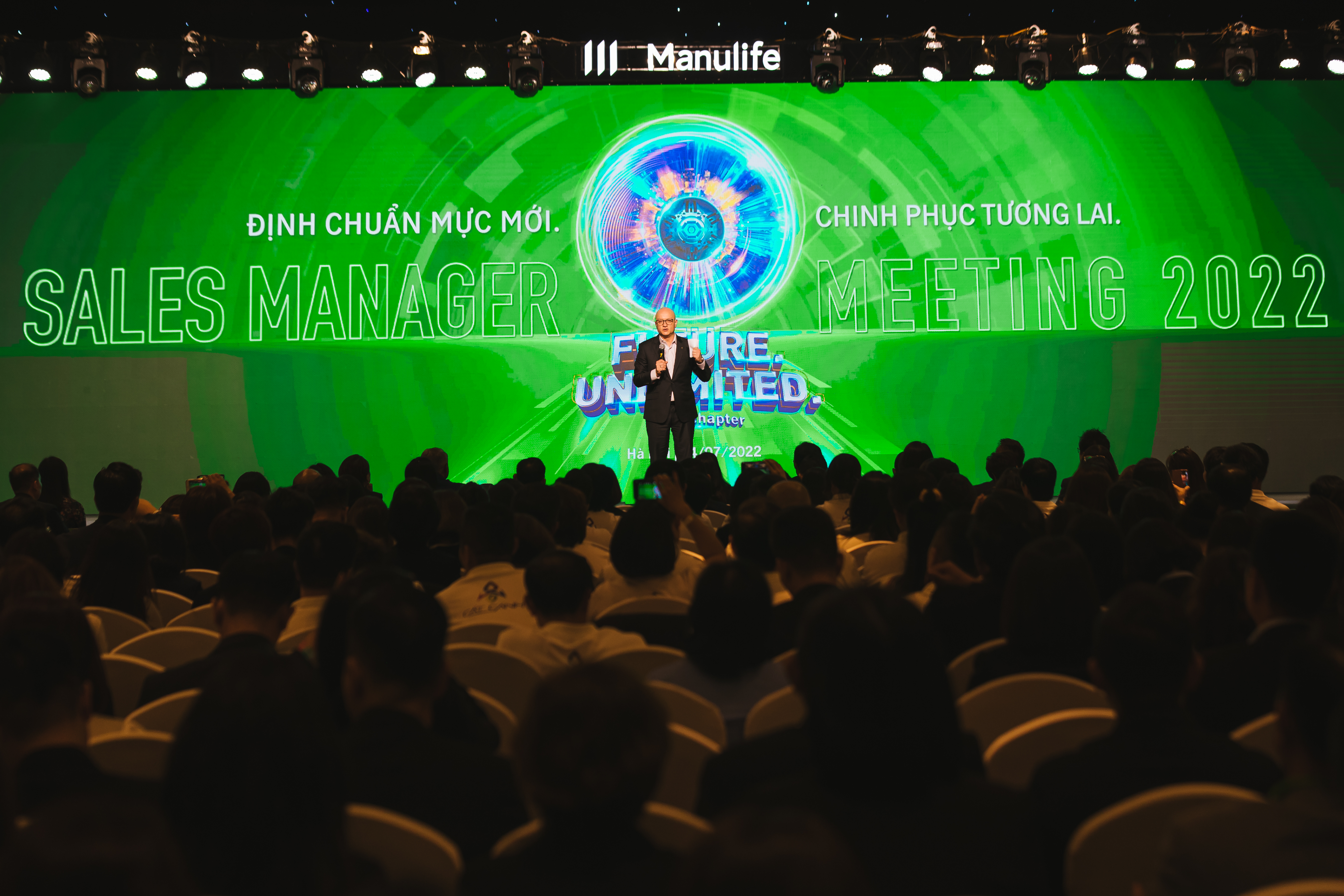 &Ocirc;ng Damien tại một sự kiện d&agrave;nh cho đội ngũ kinh doanh trong chuyến thăm Việt Nam.