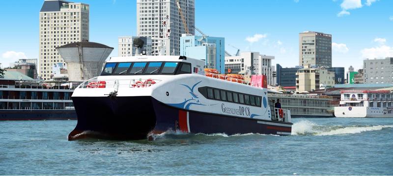 Ngắm sông Sài Gòn bằng du thuyền cũng là tour độc lạ của ngành du lịch TP.HCM.