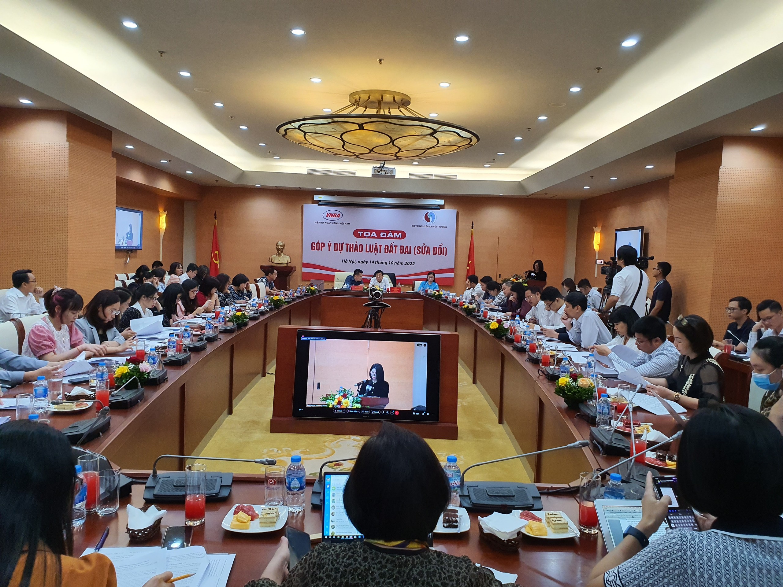 Toàn cảnh toạ đàm