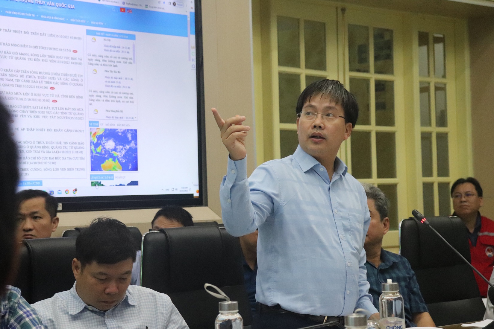 Ông Mai Văn Khiêm phát biểu tại cuộc họp.