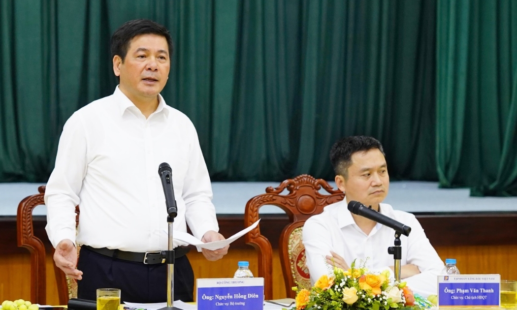 Bộ trưởng Nguyễn Hồng Diên: 