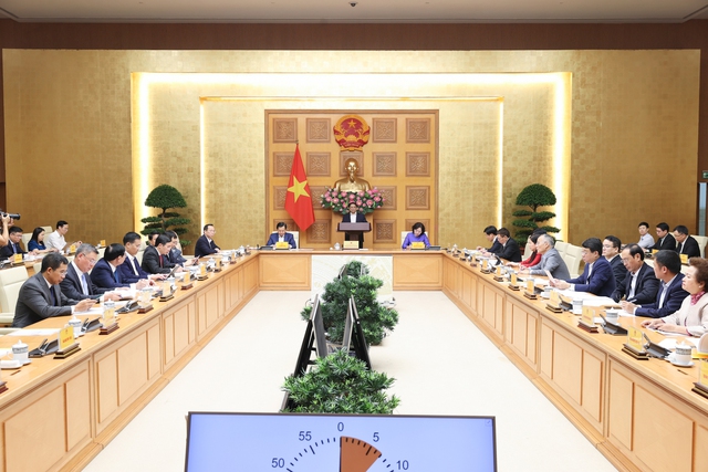 Thủ tướng đánh giá cao ngành ngân hàng đã luôn ứng phó kịp thời những khó khăn, thách thức từ bên ngoài và bên trong trong suốt thời gian qua