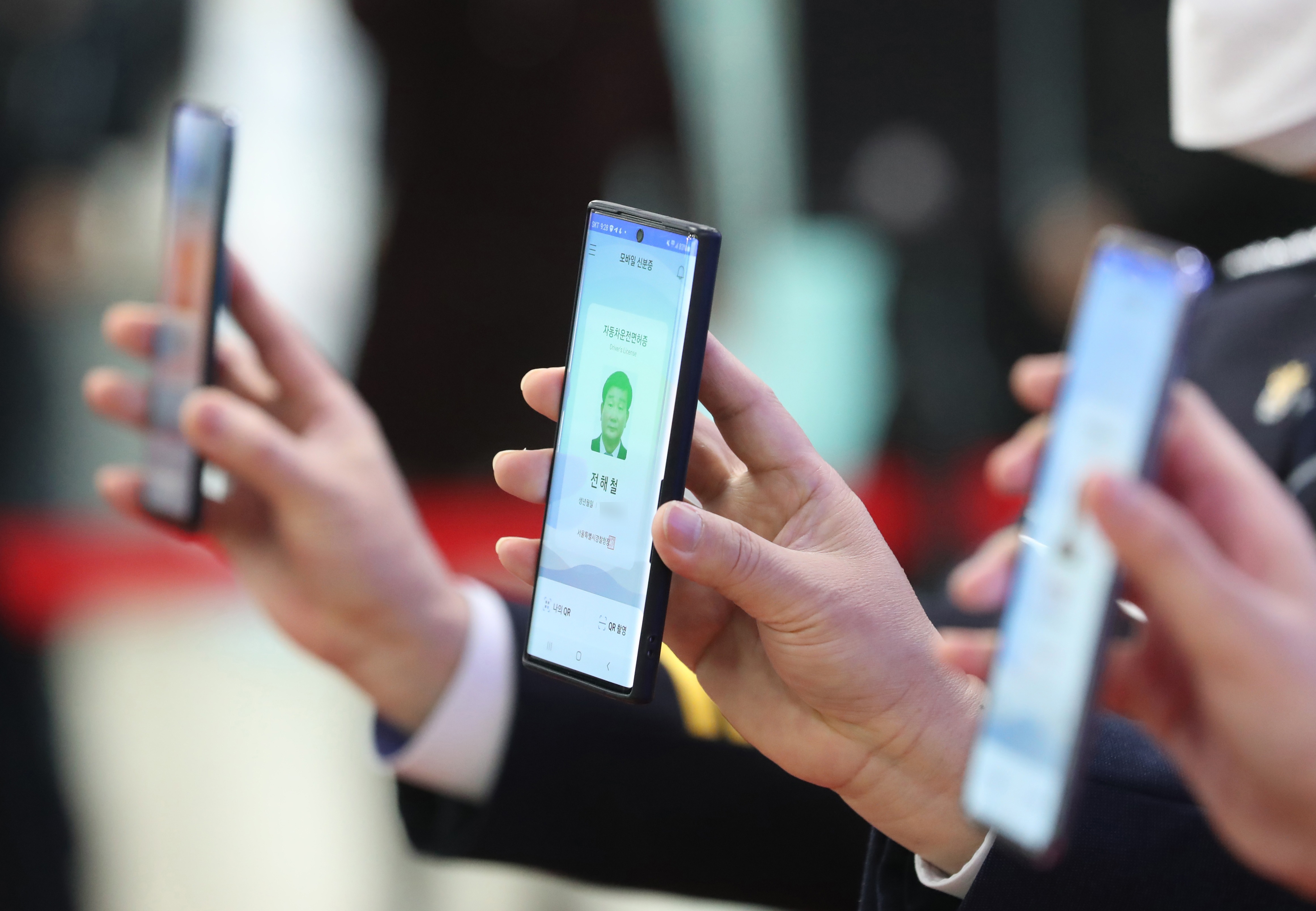 Người H&agrave;n Quốc rất sốt sắng trong việc &aacute;p dụng ID số tr&ecirc;n smartphone.