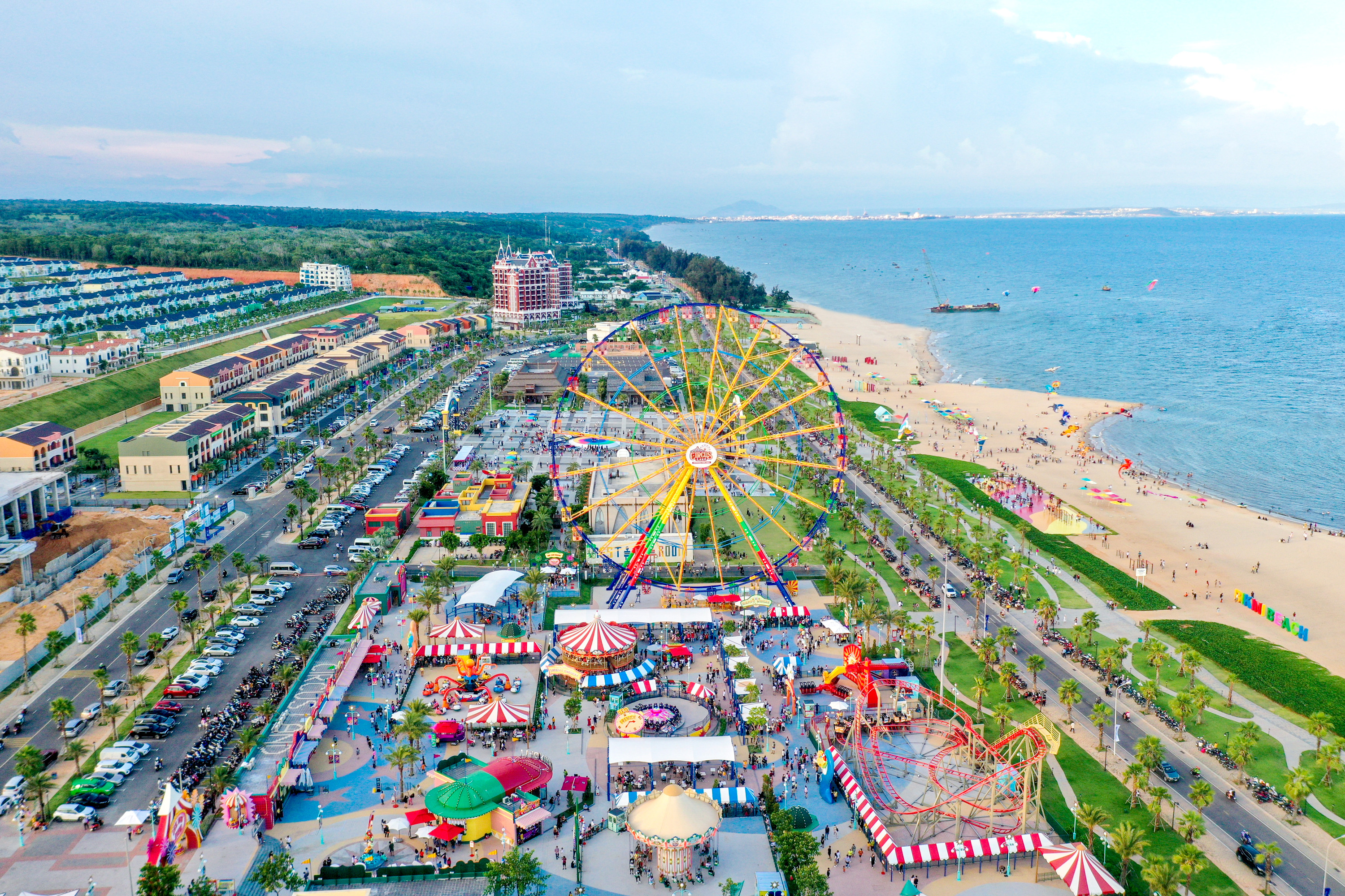 Lượng khách du lịch đổ về NovaWorld Phan Thiet ngày càng lớn, do đó nguồn nhân lực lao động tại đây cần phải đảm bảo số lượng và chất lượng để phục vụ du khách.