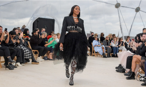 BST Alexander McQueen Xuân - Hè 2022: sự gợi cảm mới của thời trang