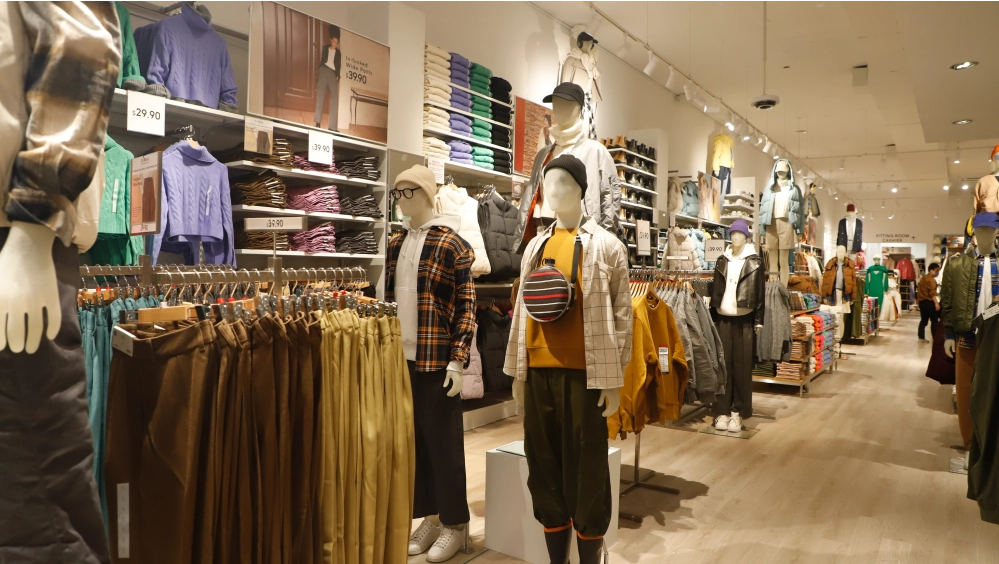 Cửa h&agrave;ng pop-up của thương hiệu GU mới mở tr&ecirc;n phố Broadway ở New York.