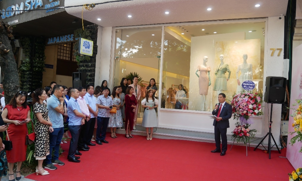 Ông Thân Đức Việt - Tổng giám đốc Tổng Công ty May 10 phát biểu tại Lễ khai trương.