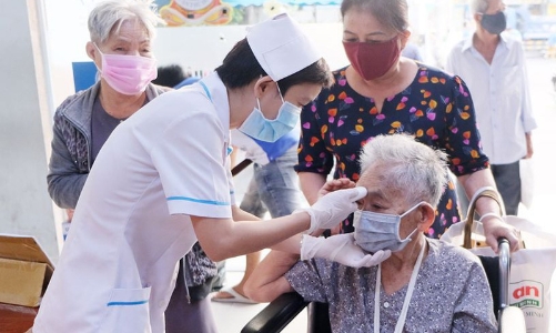 Các địa phương có giải pháp cấp thẻ bảo hiểm y tế cho người cao tuổi