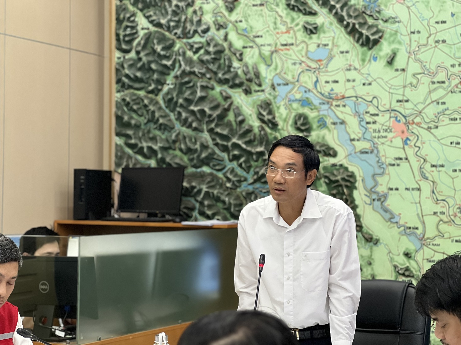 &Ocirc;ng Vũ Xu&acirc;n Th&agrave;nh chủ tr&igrave; cuộc họp.