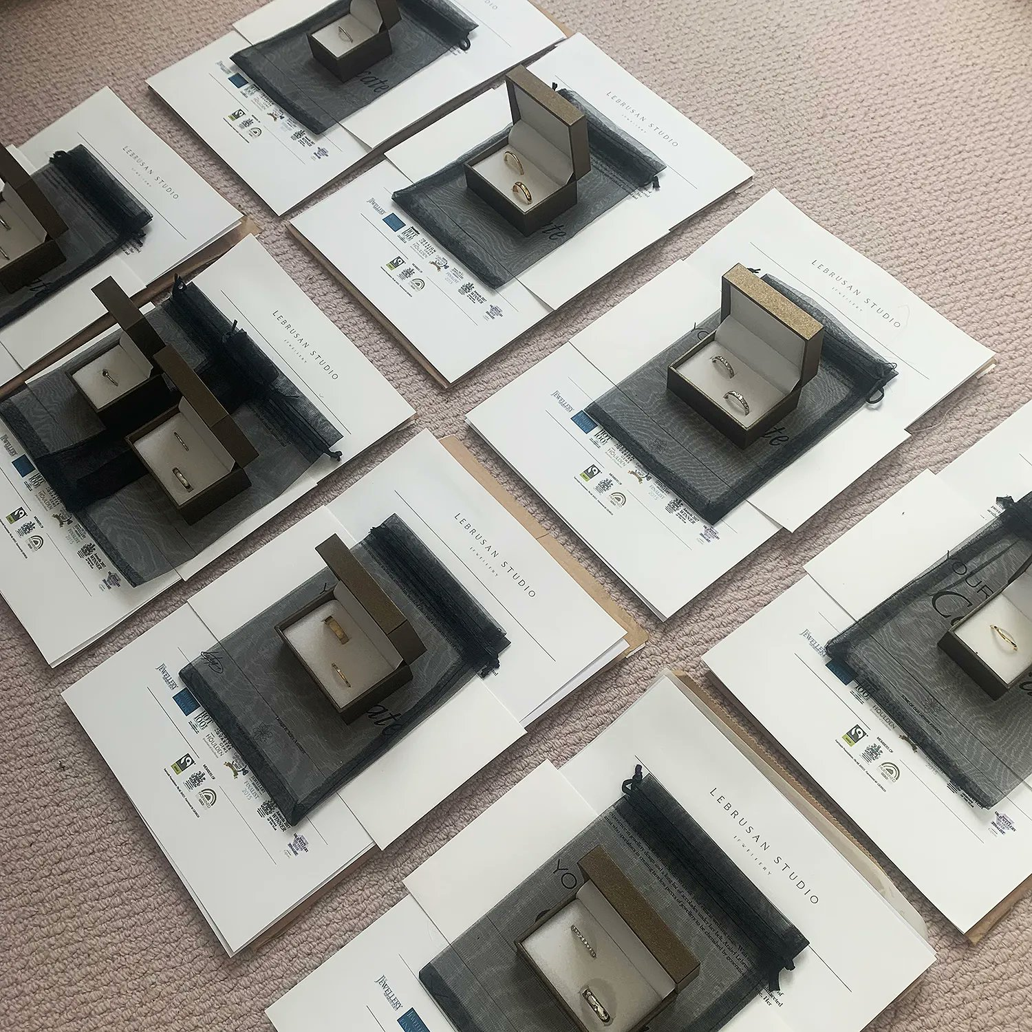 Những cặp nhẫn cưới từ kim cương t&aacute;i chế của&nbsp;Lebrusan Studio.