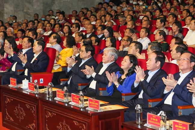 L&atilde;nh đạo Đảng, Nh&agrave; nước tham dự chương tr&igrave;nh. Ảnh - Quang Vinh.&nbsp;