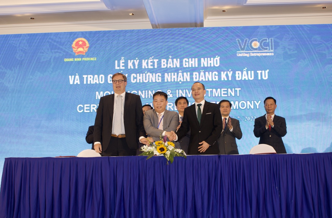 Nh&agrave; m&aacute;y Ho&aacute; dầu Stavian Quảng Y&ecirc;n hứa hẹn tạo n&ecirc;n l&agrave;n s&oacute;ng đầu tư mới v&agrave; h&agrave;ng ngh&igrave;n c&ocirc;ng việc cho người lao động tại Quảng Ninh.