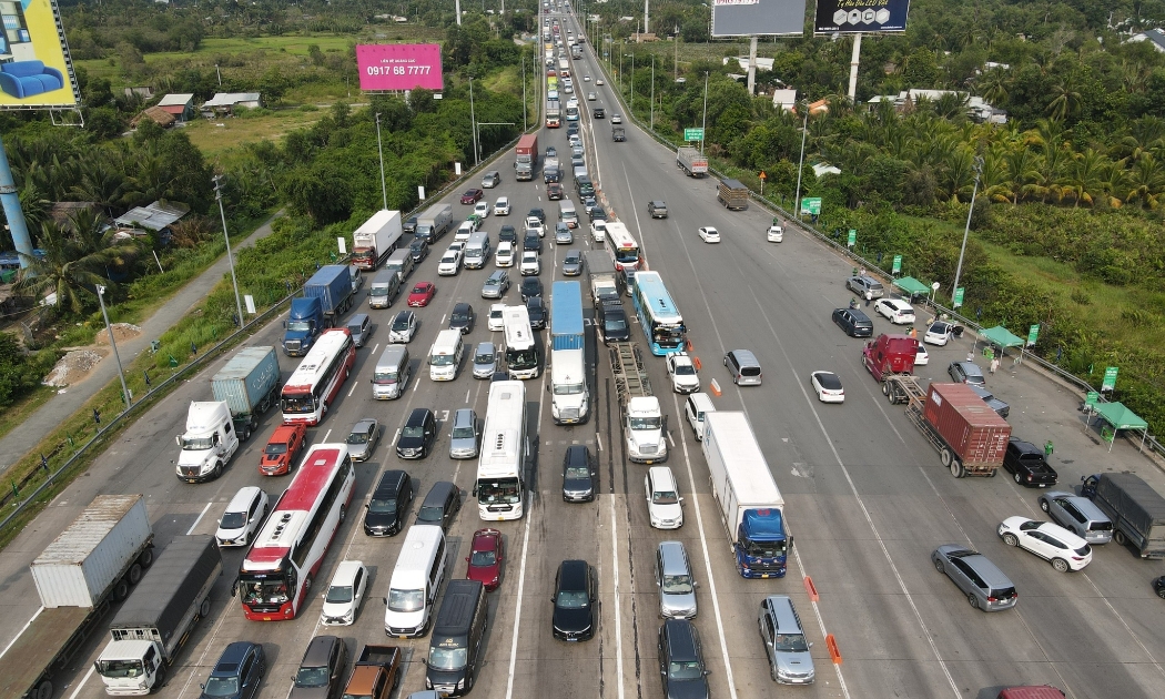 Tuyến cao tốc TP.HCM - Long Thành - Dầu Giây hiện đang quá tải do lưu lượng xe cộ thông qua tăng cao.