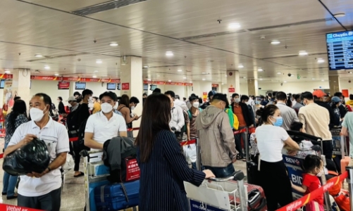 Hàng không Việt chưa hết khó 