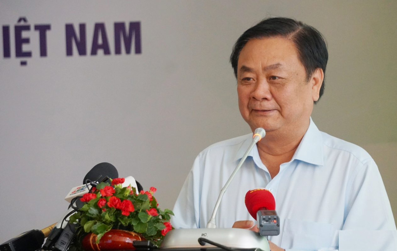 Ông Lê Minh Hoan, Bộ trưởng Bộ Nông nghiệp và Phát triển Nông thôn, cũng nhận trách nhiệm về việc thực phẩm bẩn, rau dỏm gắn mác VietGAP vào siêu thị gây ảnh hưởng tới tâm lý người tiêu dùng - Ảnh: NT.