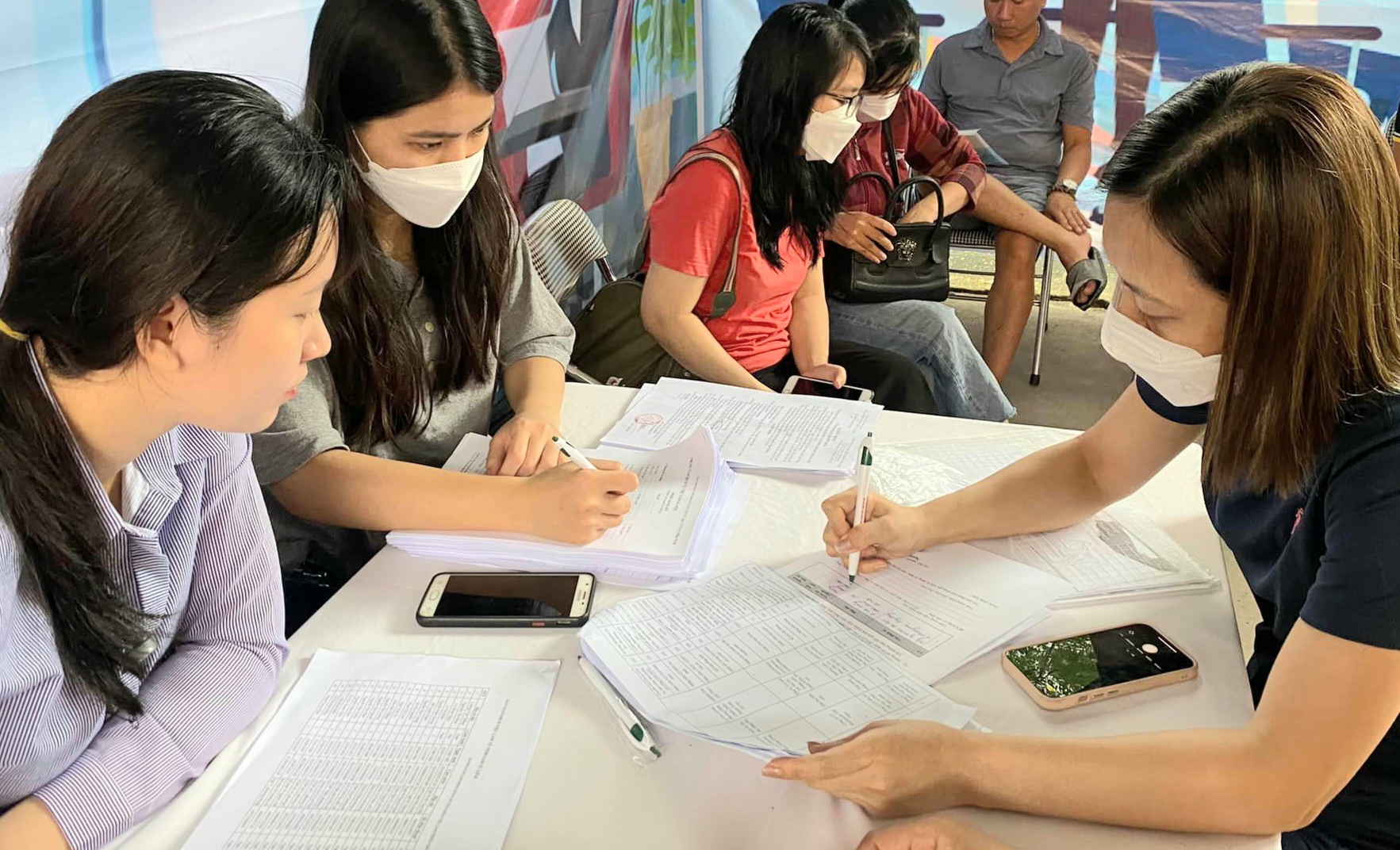 Người lao động tham gia tuyển dụng tại một phiên giao dịch việc làm ở Hà Nội tháng 10/2022. 