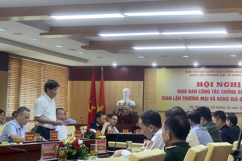 Phó Tổng cục trưởng Đặng Ngọc Minh báo cáo tại hội nghị.