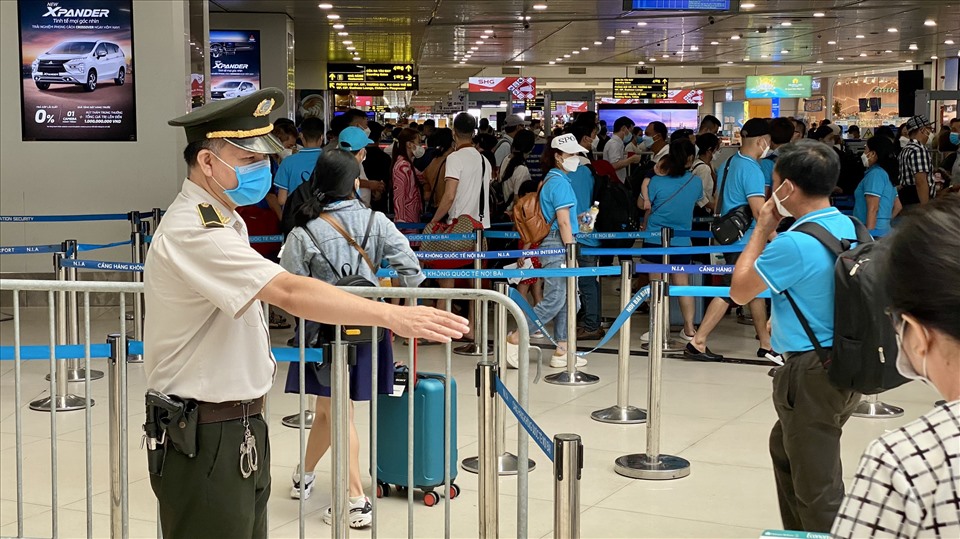 Xử lý nghiêm những hành khách cố ý không chấp hành quy định an ninh, an toàn.