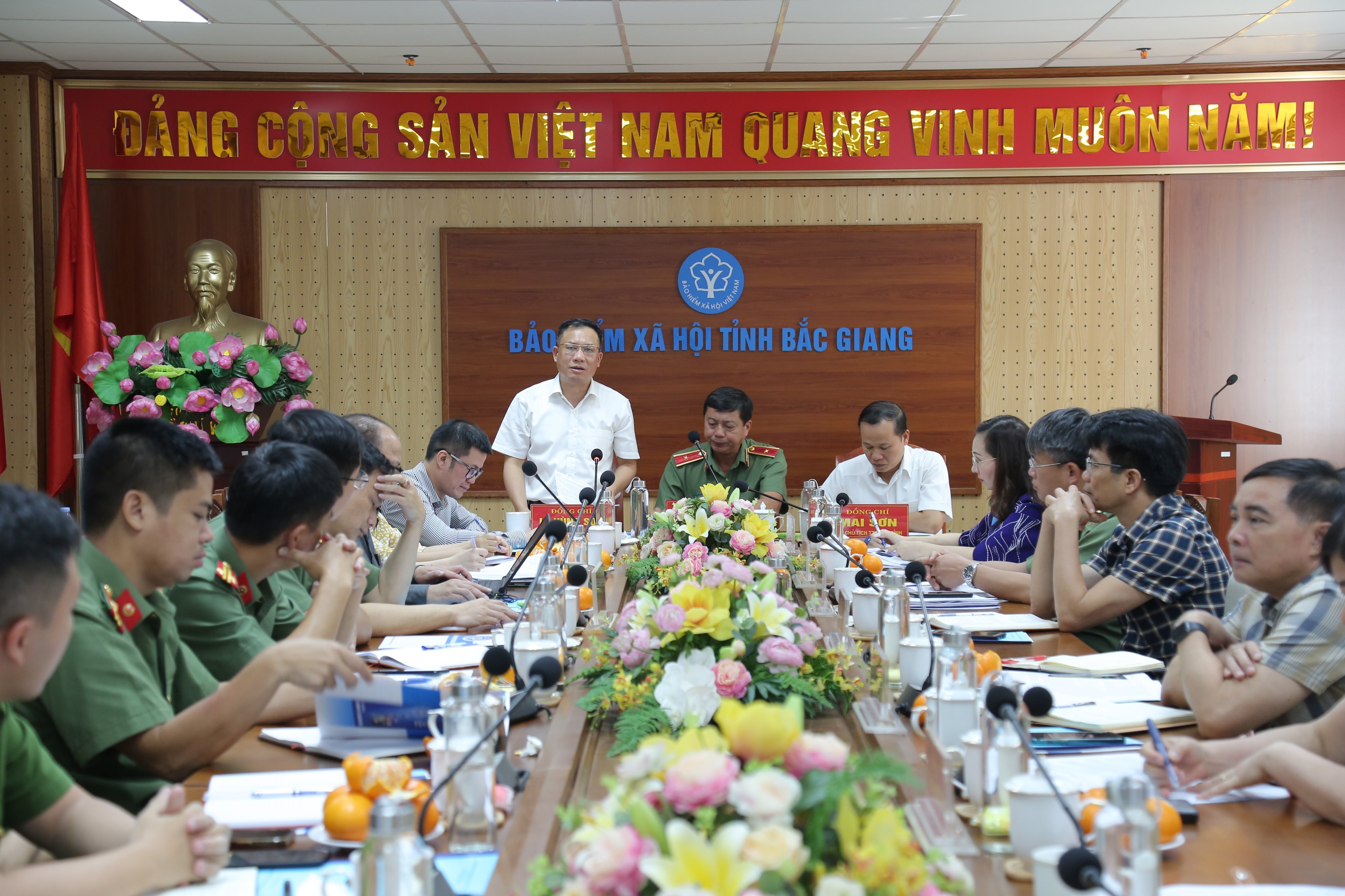 Đoàn công tác của Bộ Công an và Bảo hiểm xã hội Việt Nam làm việc với Bảo hiểm xã hội Bắc Giang. Ảnh - Bảo hiểm xã hội Việt Nam. 