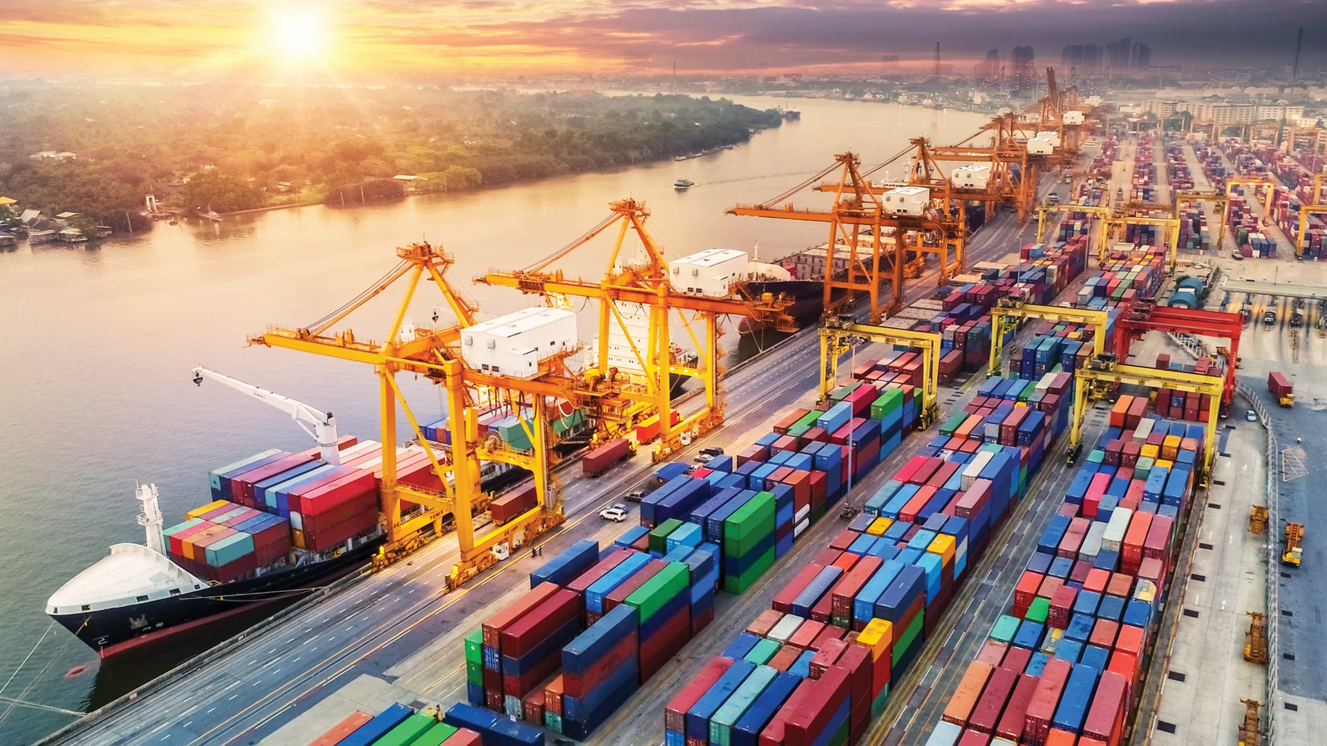 Chuỗi dịch vụ logistics bao gồm nhiều khâu tác nghiệp nối tiếp nhau do các doanh nghiệp tổ chức và vận hành. Vai trò của Nhà nước là tạo lập thị trường.