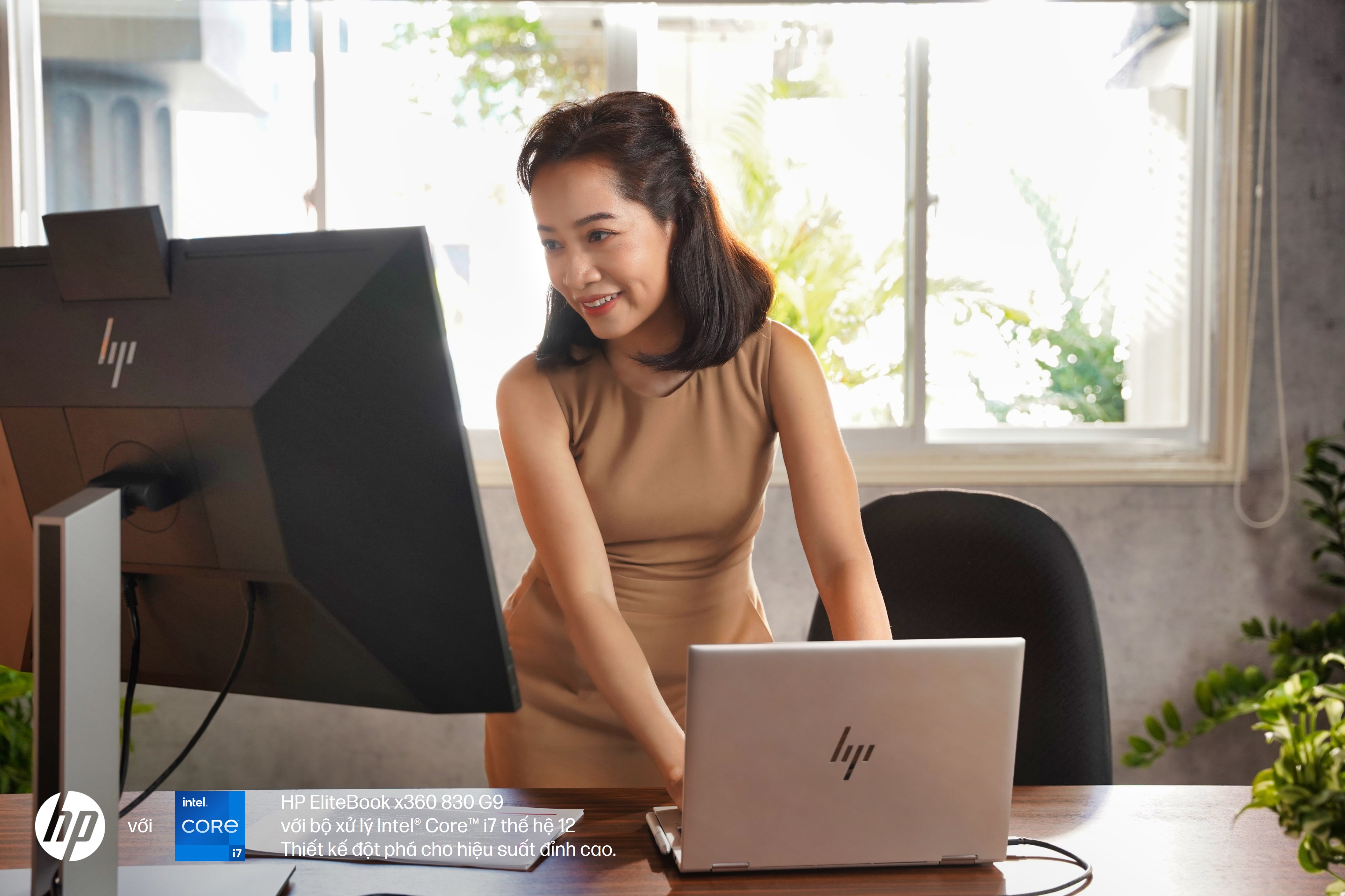 Là một người đã có kinh nghiệm 14 năm trong ngành tiếp thị và truyền thông, một ngành luôn chuyển dịch không ngừng, bà Diệu Anh cho rằng cập nhật công nghệ là một yếu tố hỗ trợ doanh nghiệp vừa và nhỏ thích ứng nhanh với xu thế.