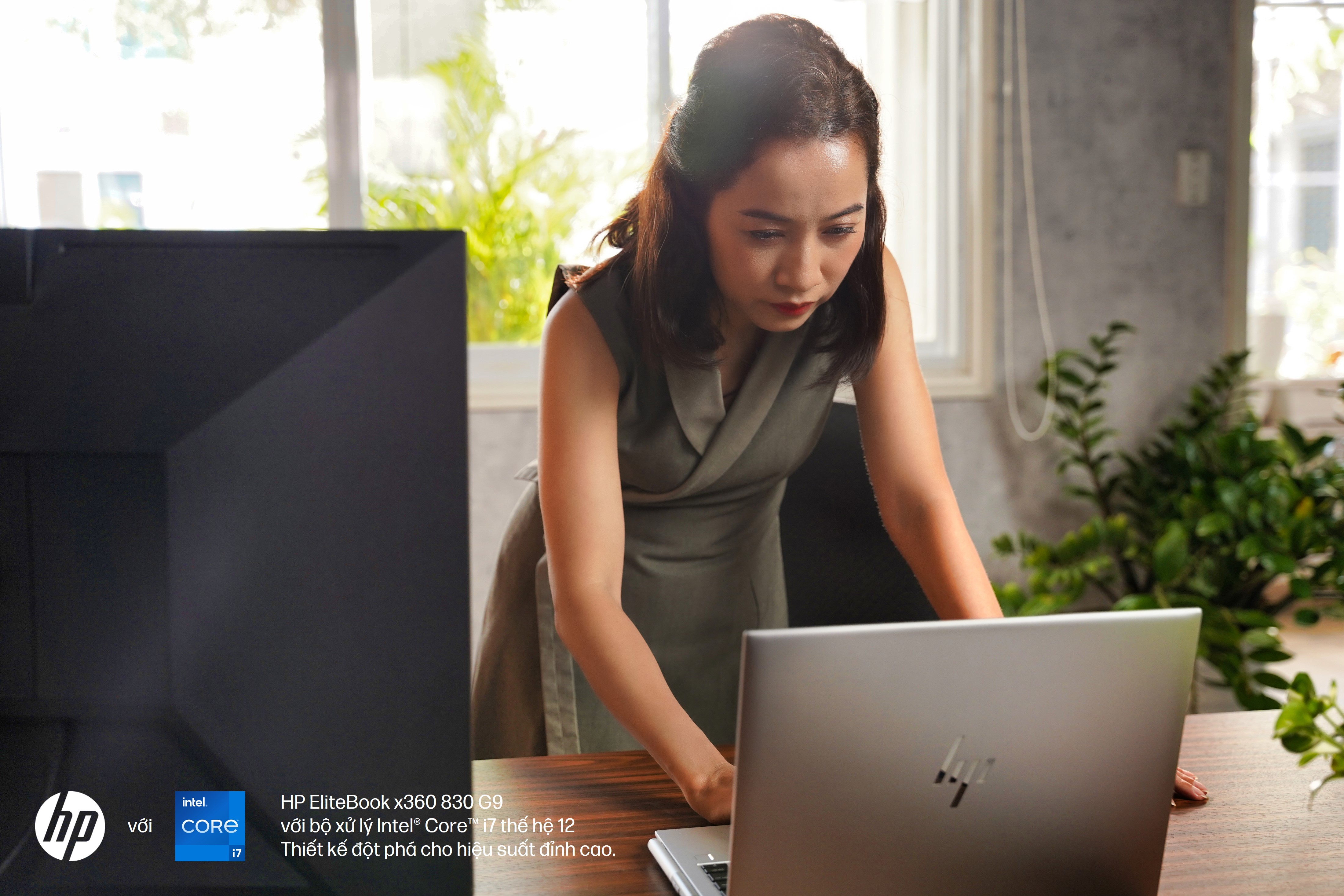 T&iacute;ch hợp sẵn với c&aacute;c t&iacute;nh năng bảo mật th&ocirc;ng minh, tự ph&aacute;t hiện, tự đối ph&oacute; v&agrave; tự phục hồi khi bị tấn c&ocirc;ng.