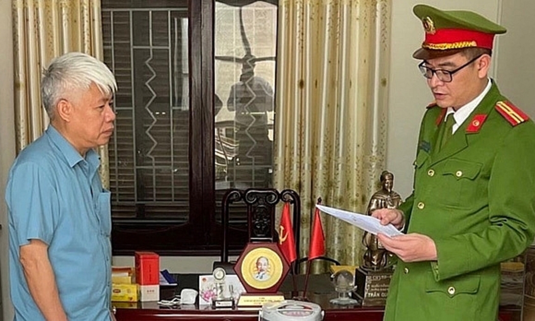 Ông Hoàng Văn Phúc, Phó Chủ tịch UBND huyện Yên Định bị khởi tố do liên quan đến vi phạm quy định về bồi thường, hỗ trợ và tái định cư khi Nhà nước thu hồi đất