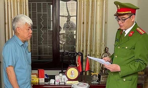 Ông Hoàng Văn Phúc, Phó Chủ tịch UBND huyện Yên Định bị khởi tố do liên quan đến vi phạm quy định về bồi thường, hỗ trợ và tái định cư khi Nhà nước thu hồi đất