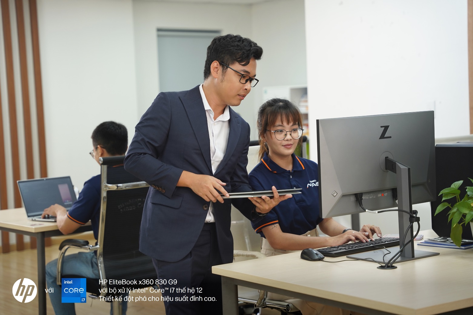 HP EliteBook x360 830 G9 cơ động có thiết kế sáng tạo với bản lề xoay gập 360 độ linh hoạt.