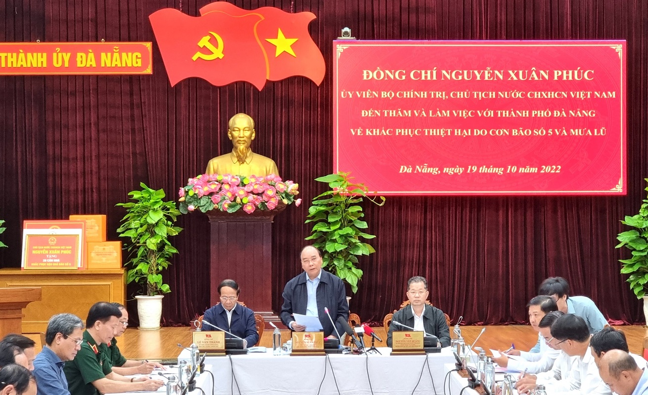 Chủ tịch nước Nguyễn Xuân Phúc: "Đà Nẵng cần nâng cao chất lượng công tác quy hoạch, đầu tư bài bản hệ thống thoát nước".