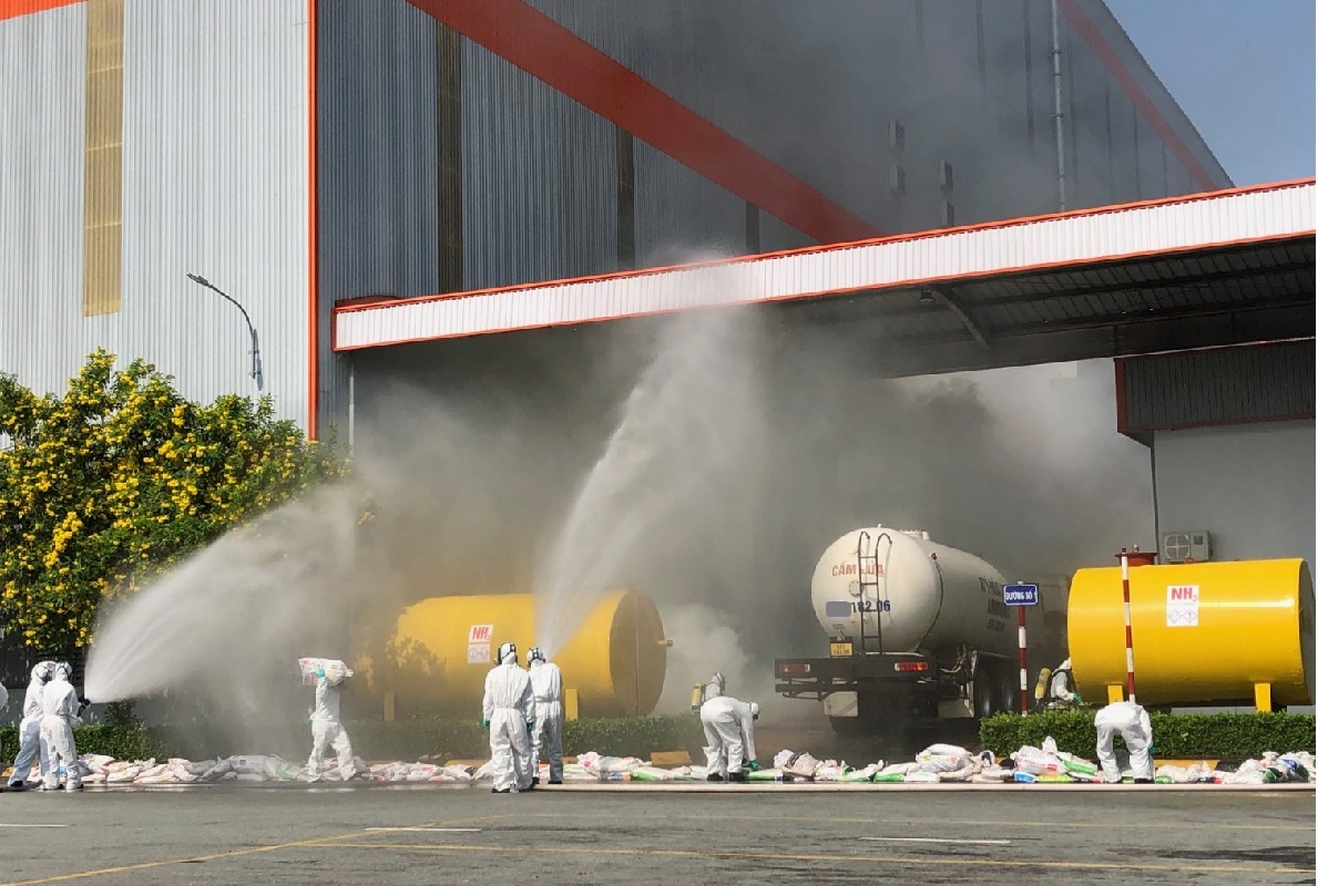Hàng năm các cơ sở hóa chất phải tổ chức diễn tập phương án ứng phó sự cố hóa chất.