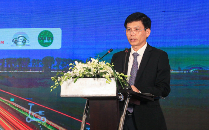Thứ trưởng Bộ Giao th&ocirc;ng vận tải L&ecirc; Anh Tuấn ph&aacute;t biểu tại hội thảo.