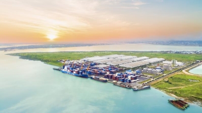 Chu Lai Port developing trade services