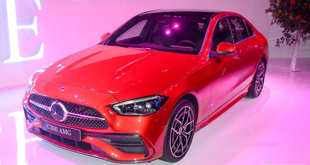 Cơ hội lăn b&aacute;nh Mercedes C200 2022 khi sở hữu nh&agrave; phố Bcons Plaza.