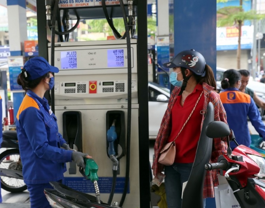 Xăng dầu đồng loạt tăng giá từ chiều 21/10/2022.